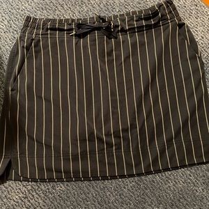 Athleta sz 12 skort navy blue with stripes